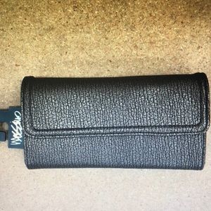 Mossimo women’s faux leather wallet